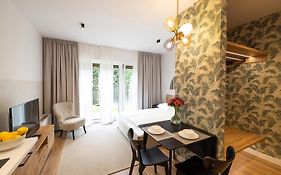 B85 Suites